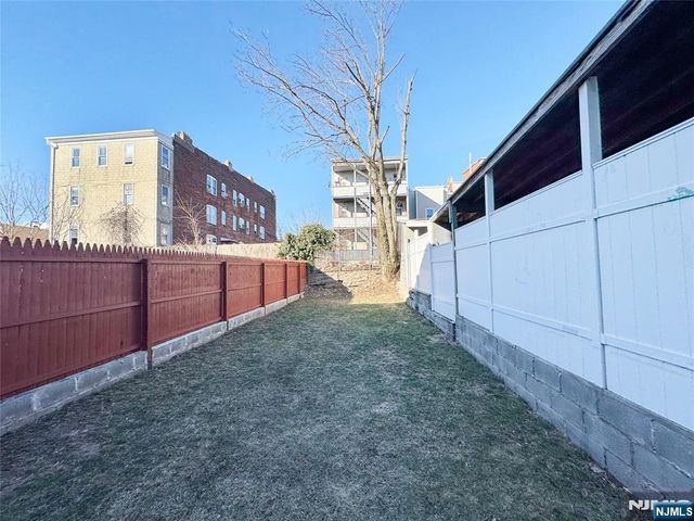 600 5th Street, Newark, NJ 07107