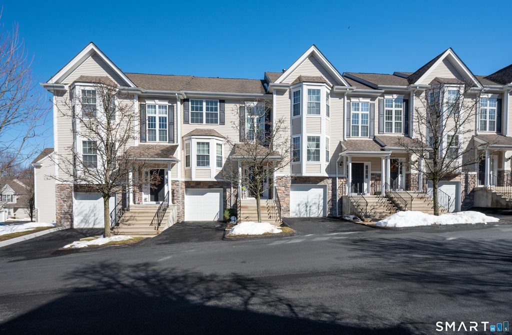 902 Sienna Drive 902, Danbury, CT 06810