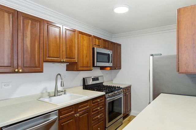 6 Whittier Place 17D, Boston, MA 02114