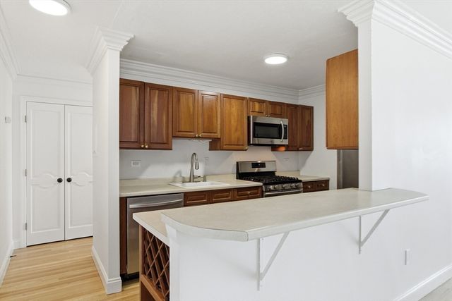 6 Whittier Place 17D, Boston, MA 02114