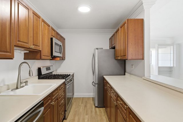 6 Whittier Place 17D, Boston, MA 02114