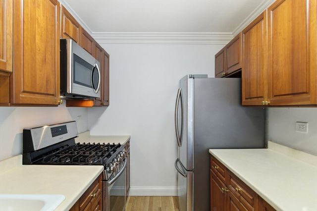6 Whittier Place 17D, Boston, MA 02114