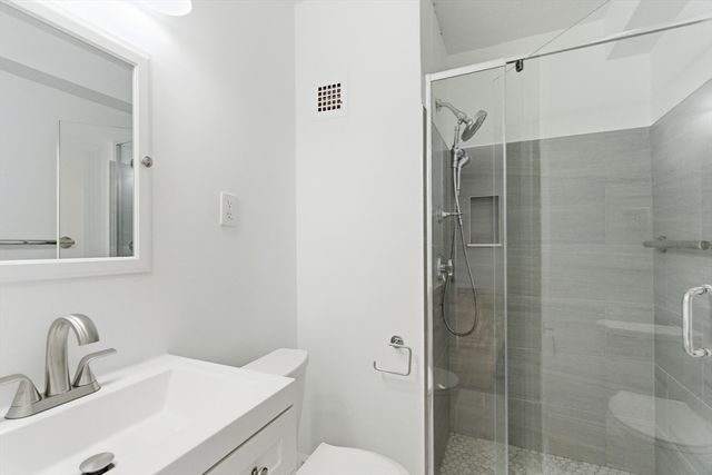 6 Whittier Place 17D, Boston, MA 02114