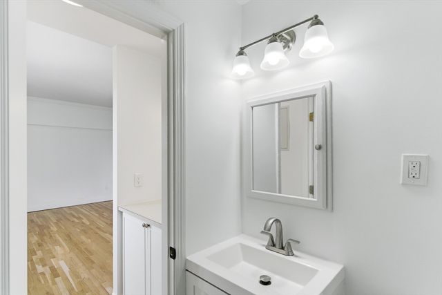 6 Whittier Place 17D, Boston, MA 02114