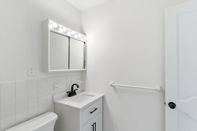 6 Whittier Place 17D, Boston, MA 02114