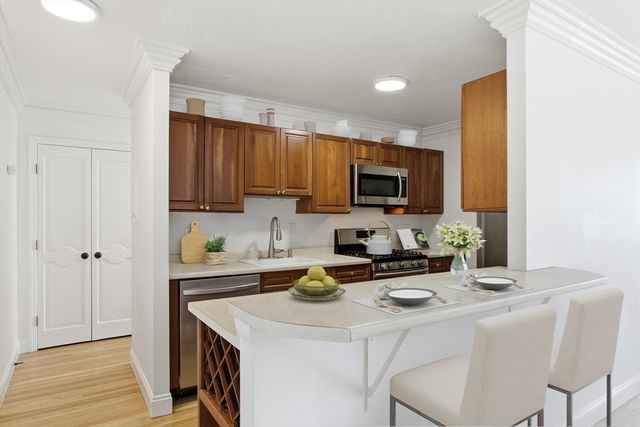 6 Whittier Place 17D, Boston, MA 02114
