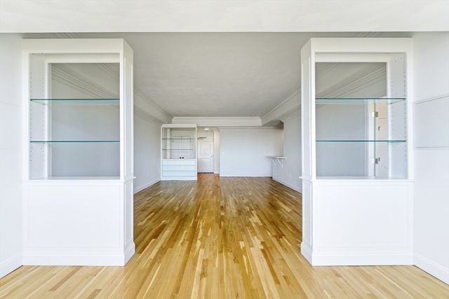 6 Whittier Place 17D, Boston, MA 02114
