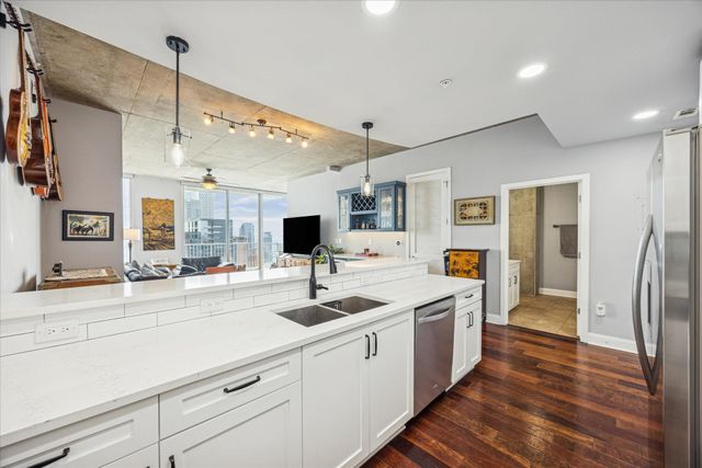 360 Nueces ST 4009, Austin, TX 78701