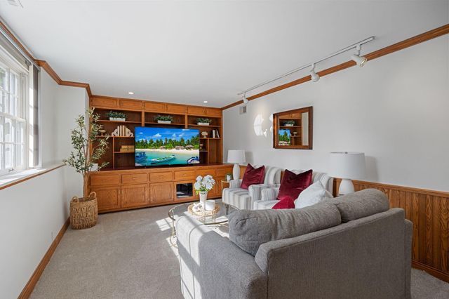4812 Valley View Road, Edina, MN 55424
