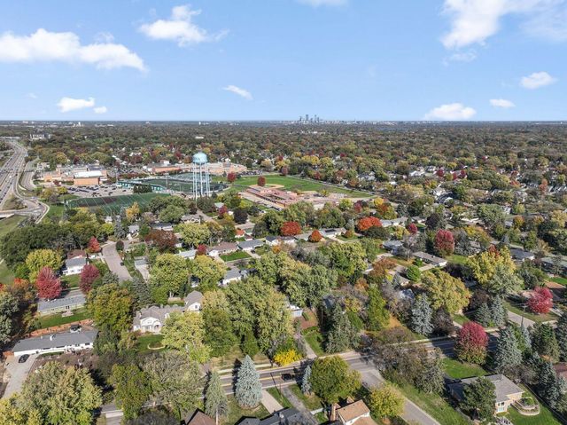 4812 Valley View Road, Edina, MN 55424