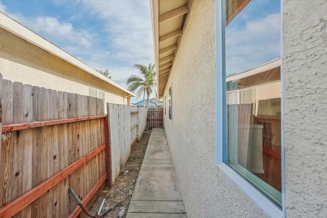 7766 Dersingham Dr, Sacramento, CA 95829