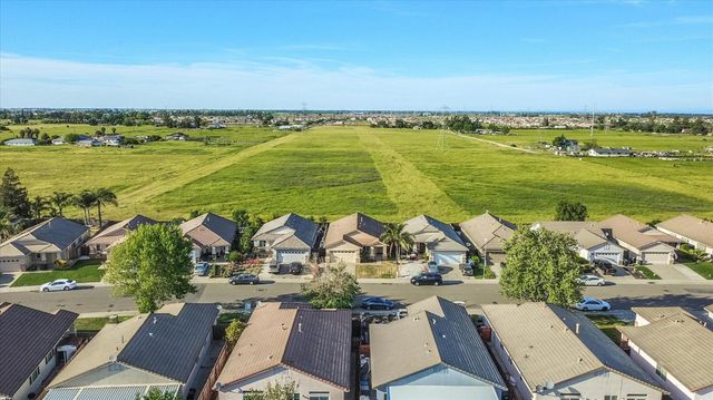 7766 Dersingham Dr, Sacramento, CA 95829