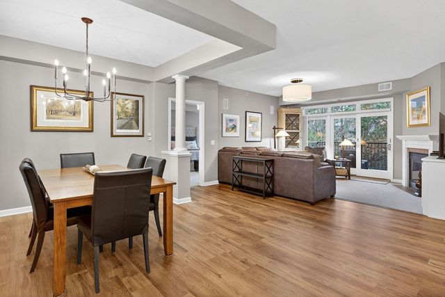 5250 Grandview Square 2201, Edina, MN 55436