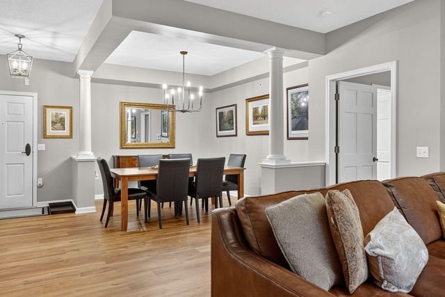 5250 Grandview Square 2201, Edina, MN 55436