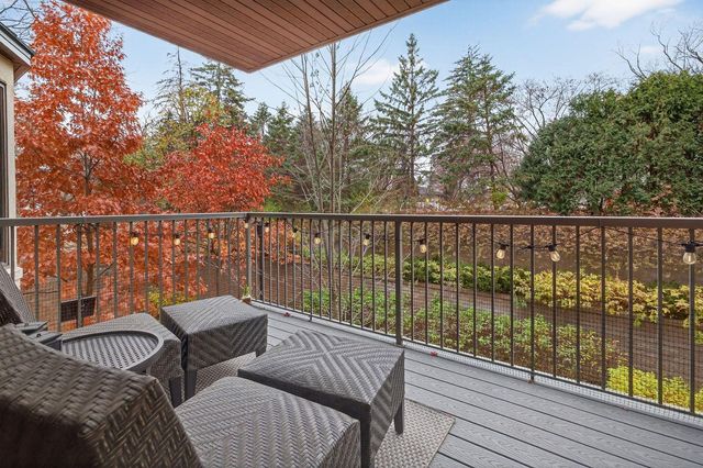 5250 Grandview Square 2201, Edina, MN 55436