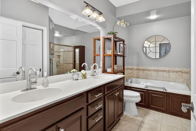 5250 Grandview Square 2201, Edina, MN 55436