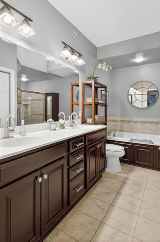 5250 Grandview Square 2201, Edina, MN 55436