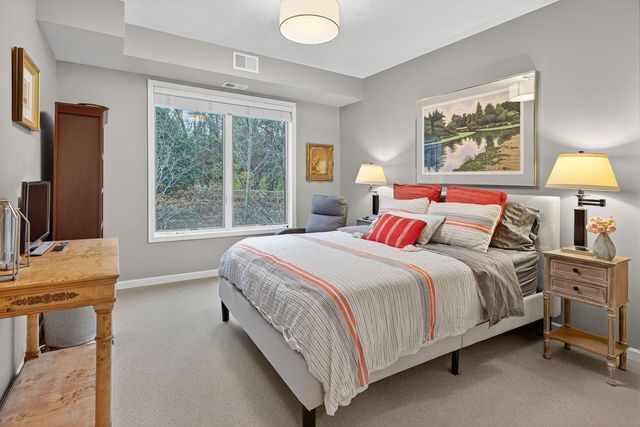 5250 Grandview Square 2201, Edina, MN 55436