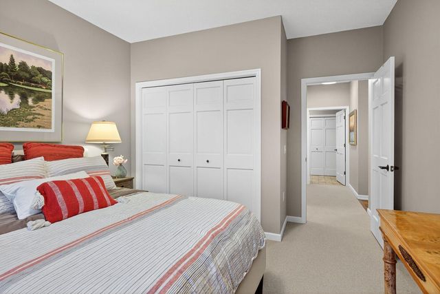 5250 Grandview Square 2201, Edina, MN 55436