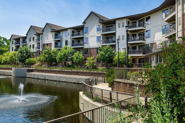 5250 Grandview Square 2201, Edina, MN 55436