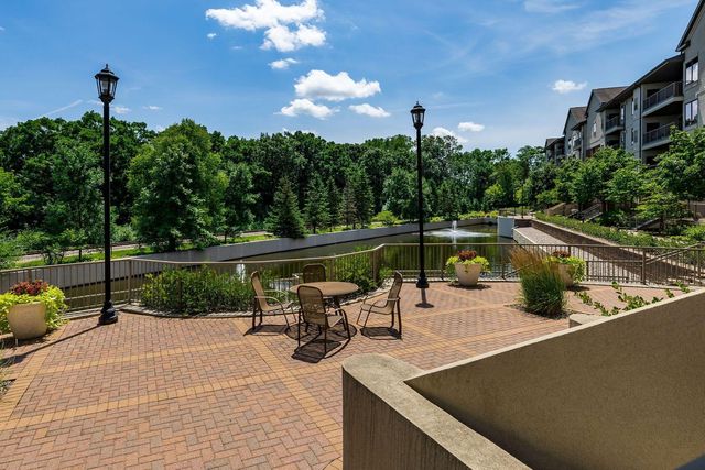 5250 Grandview Square 2201, Edina, MN 55436