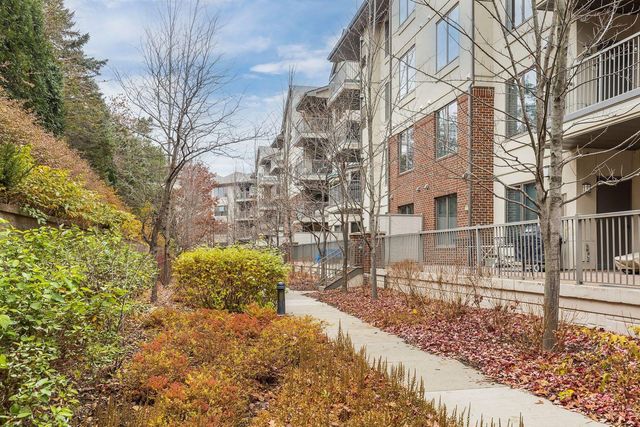 5250 Grandview Square 2201, Edina, MN 55436