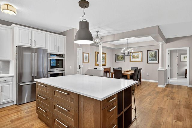 5250 Grandview Square 2201, Edina, MN 55436