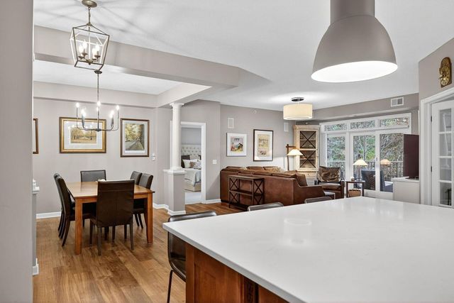 5250 Grandview Square 2201, Edina, MN 55436