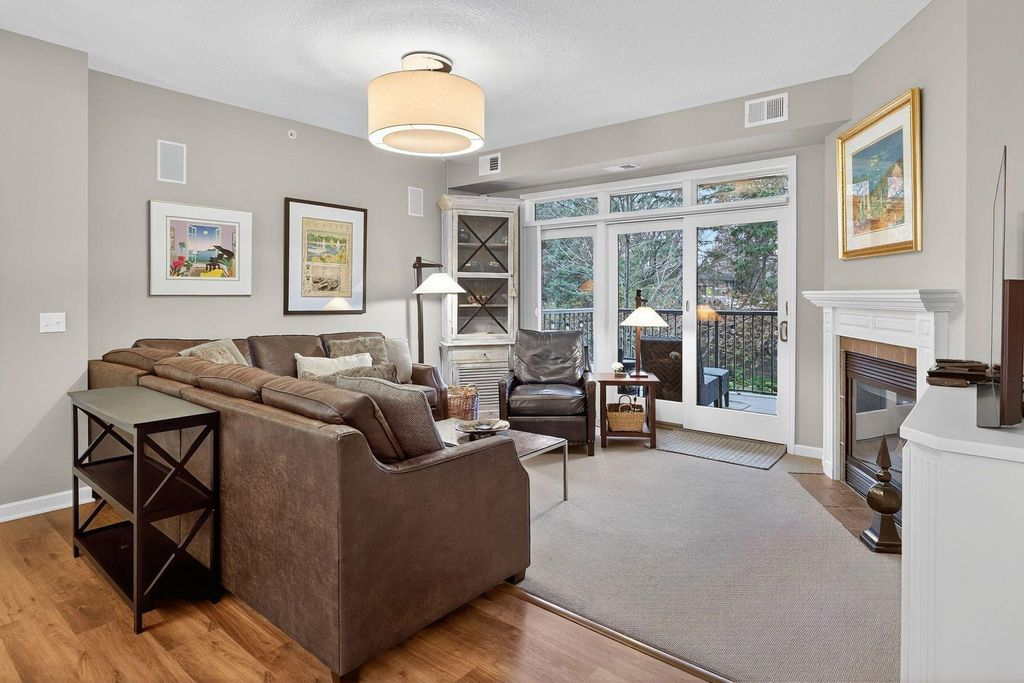 5250 Grandview Square 2201, Edina, MN 55436