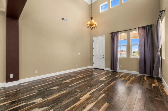 8727 Whitehouse Rd, Elk Grove, CA 95758