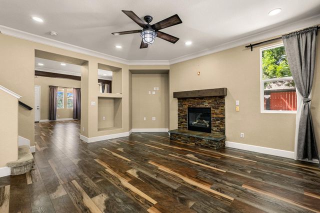 8727 Whitehouse Rd, Elk Grove, CA 95758