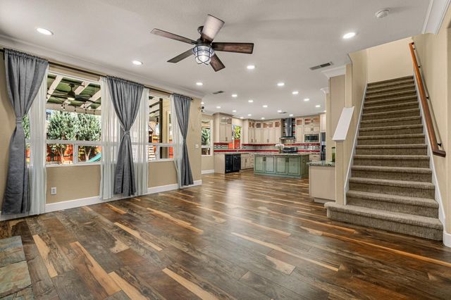 8727 Whitehouse Rd, Elk Grove, CA 95758