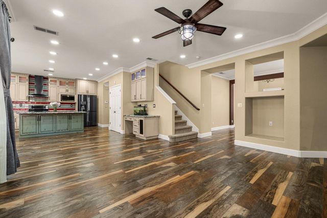8727 Whitehouse Rd, Elk Grove, CA 95758