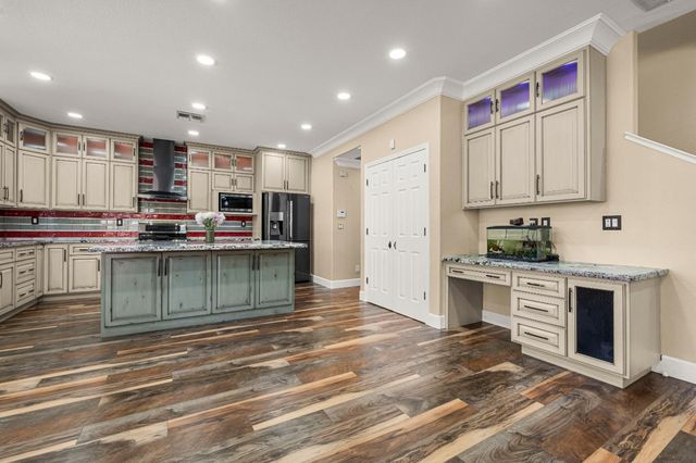 8727 Whitehouse Rd, Elk Grove, CA 95758