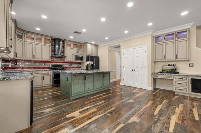 8727 Whitehouse Rd, Elk Grove, CA 95758