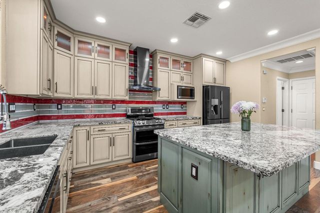8727 Whitehouse Rd, Elk Grove, CA 95758