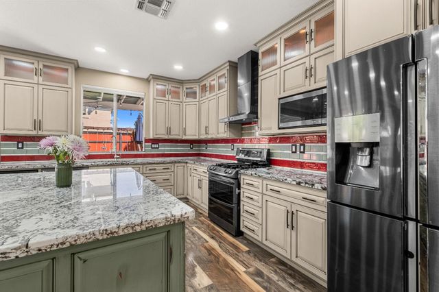 8727 Whitehouse Rd, Elk Grove, CA 95758