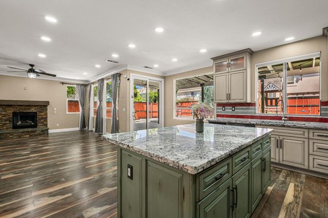 8727 Whitehouse Rd, Elk Grove, CA 95758