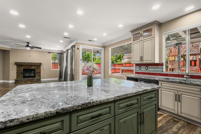 8727 Whitehouse Rd, Elk Grove, CA 95758