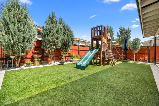 8727 Whitehouse Rd, Elk Grove, CA 95758