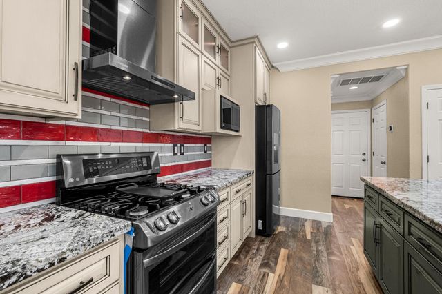 8727 Whitehouse Rd, Elk Grove, CA 95758