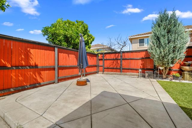 8727 Whitehouse Rd, Elk Grove, CA 95758