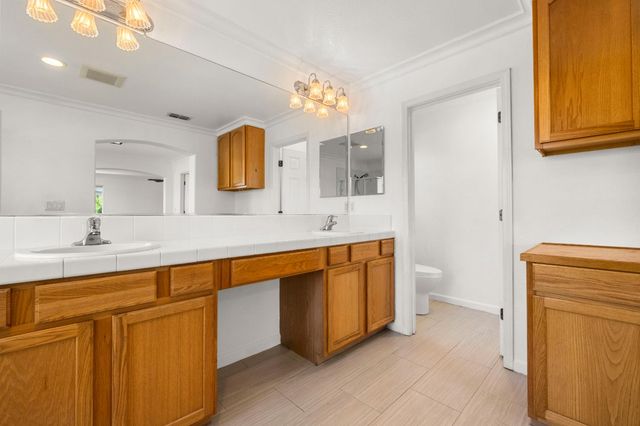 8727 Whitehouse Rd, Elk Grove, CA 95758