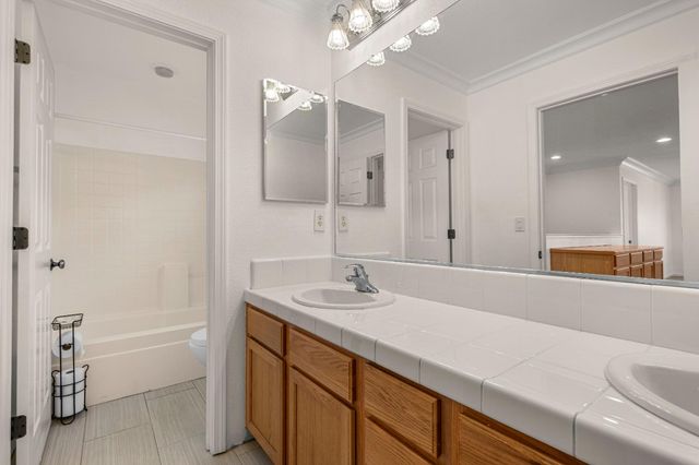 8727 Whitehouse Rd, Elk Grove, CA 95758
