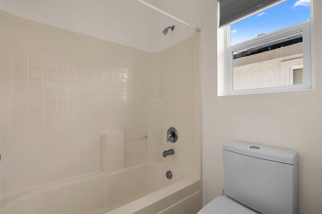8727 Whitehouse Rd, Elk Grove, CA 95758