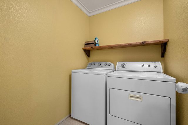 8727 Whitehouse Rd, Elk Grove, CA 95758