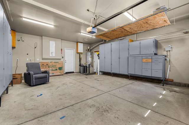 8727 Whitehouse Rd, Elk Grove, CA 95758