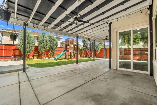 8727 Whitehouse Rd, Elk Grove, CA 95758