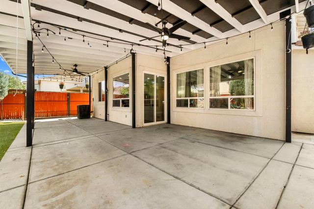 8727 Whitehouse Rd, Elk Grove, CA 95758