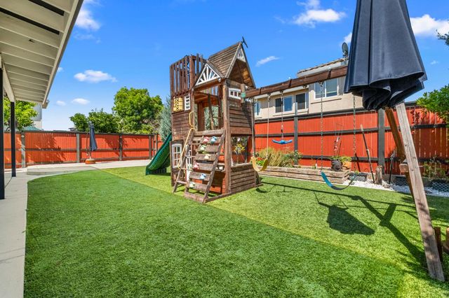 8727 Whitehouse Rd, Elk Grove, CA 95758